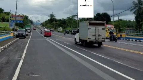 Billboard 5 × 10 m di Jl. Ring Road (Dari Bandara ke Winangun), Manado, Sulawesi Utara