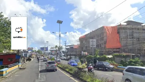 Billboard 5 × 10 m di Jl. AA Maramis (Dekat Holland Village, Paniki Bawah), Manado, Sulawesi Utara