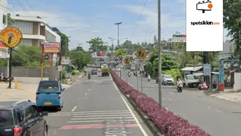 Billboard 5 × 10 m di Jl. AA Maramis (Dekat Hollland Village, Paniki Bawah Arah Pusat Kota), Manado, Sulawesi Utara
