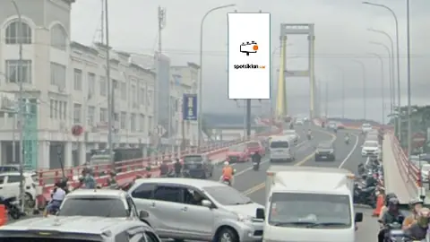 Billboard 5 × 10 m di Jl. Boulevard II (Jembatan Soekarno Marina Plaza), Manado, Sulawesi Utara