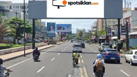 Bando Jalan 5 × 10 m di Jl. Piere Tendean (Dekat Lion Hotel / MCC Boulevard), Manado, Sulawesi Utara