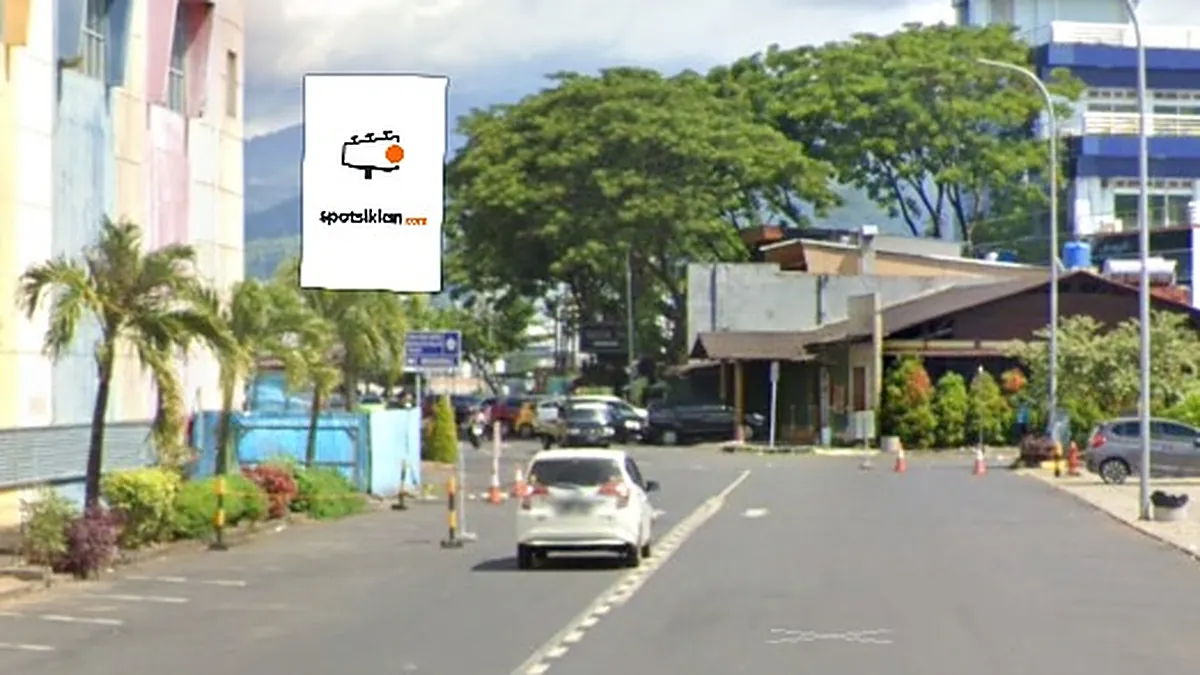 Baliho 4 × 6 m di Jl. Laksda John Lie (Kawasan Magamas), Manado, Sulawesi Utara