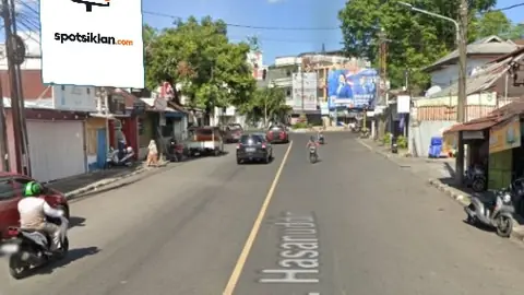 Baliho 4 × 6 m di Jl. Hasanuddin (Dekat Hotel Jakarta Raya, Arah Pasar Tuminting), Manado, Sulawesi Utara
