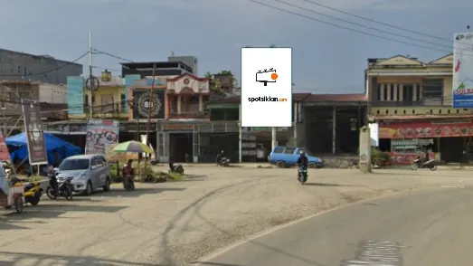 Baliho 6 × 4 m di Jl. Poros Mamuju (Alun-alun Topoyo, Hadap Selatan), Mamuju Tengah, Sulawesi Barat