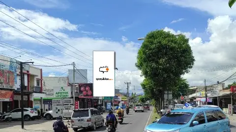 Billboard 10 × 5 m di Jl. Gajah Mada (Arah Pasar Pagesangan), Mataram, Nusa Tenggara Barat