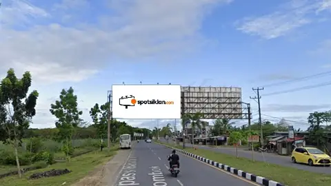 Bando Jalan 10 × 5 m di Jl. Bypass Bandara (Arah Menuju Bunderan Bandaran Bizam), Mataram, Nusa Tenggara Barat