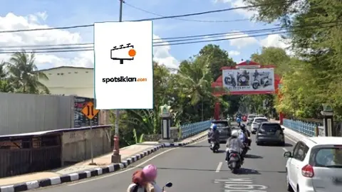 Baliho 6 × 4 m di Area Pertigaan Jl. Pejanggik dan Jl. Harimau, Mataram, Nusa Tenggara Barat