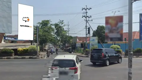 Billboard 4 × 8 m di Jl. Panglima Sudirman (area perempatan Kertosono), Nganjuk, Jawa Timur
