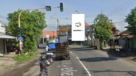 Billboard 4 × 8 m di Jl. Raya Pace (Pertigaan Pasar Pace, Tugu Pancasila), Nganjuk, Jawa Timur