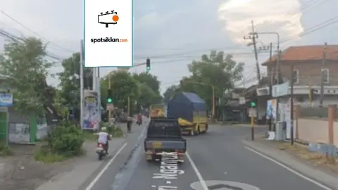 Baliho 6 × 4 m di Jl. Loceret-Nganjuk (Dari Arah Stadion Batembat ke Polsek Loceret), Jawa Timur