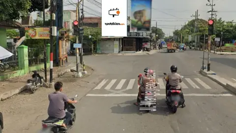 Baliho 4 × 6 m di Jl. Dr Sutomo (Pertigaan Warujayeng), Nganjuk, Jawa Timur