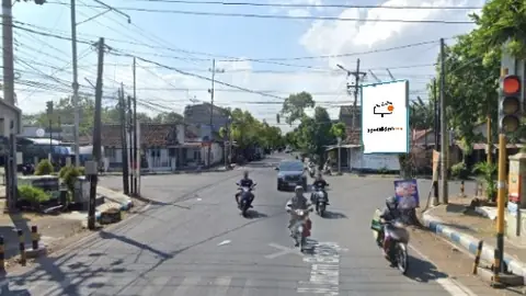 Baliho 4 × 6 m di Jl. Veteran (Perempatan Jl. Wilis), Nganjuk, Jawa Timur