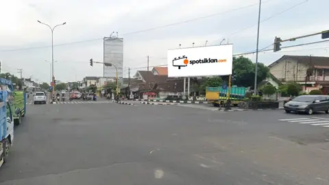 Billboard 5 × 10 m di Jl. A Yani, Ngawi, Jawa Timur