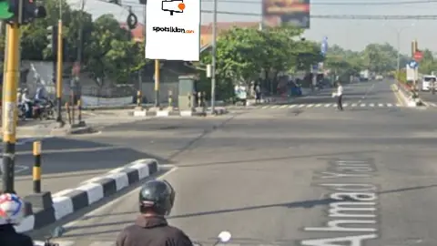 Baliho 6 × 4 m di Jl. Ir. Soekarno (Perempatan Terminal Lama, Hadap Utara), Ngawi, Jawa Timur