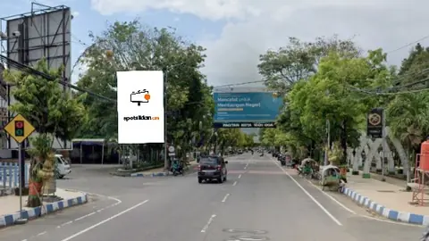 Baliho 6 × 4 m di Jl. Jend. A. Yani (Area Alun-Alun Pacitan), Jawa Timur