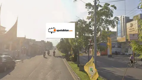 Billboard 6 × 12 m di Jl. Dr Sutomo, Padang, Sumatera Barat