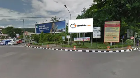 Billboard 5 × 10 m di Jl. M Yamin, Taman Kota Imam Bonjol, Padang, Sumatera Barat