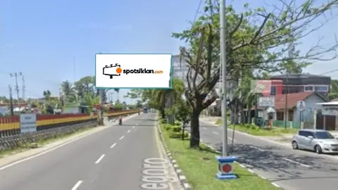 Bando Jalan 10 × 5 m di Jl. Adinegoro (Dari Air Tawar Padang), Sumatera Barat