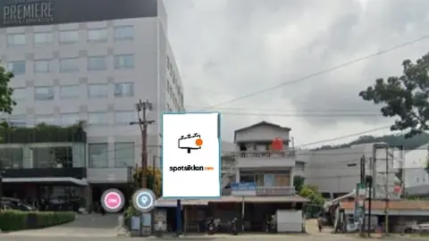 Baliho 6 × 4 m di Jl. Thamrin, Alang Laweh, Kec. Padang Sel., Kota Padang, Sumatera Barat