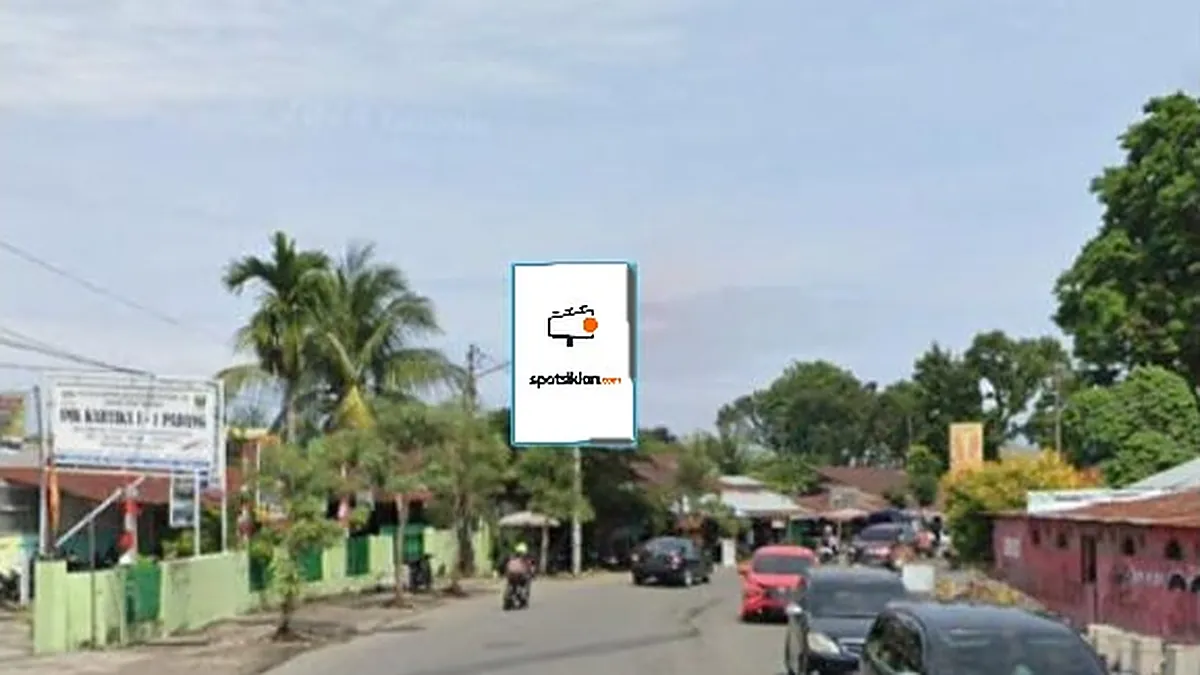 Baliho 6 × 4 m di Dari Jl. Andalas Menuju Pasar raya, Padang, Sumatera Barat