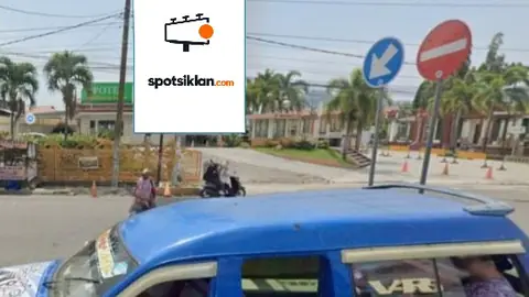 Baliho 6 × 4 m di Jl. Lubuk Begalung (Depan Gerbang Utama Kampus UPI), Padang, Sumatera Barat