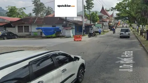 Baliho 4 × 6 m di Jl. Dr Moh Hatta (Arah Keluar Kota Padang), Sumatera Barat