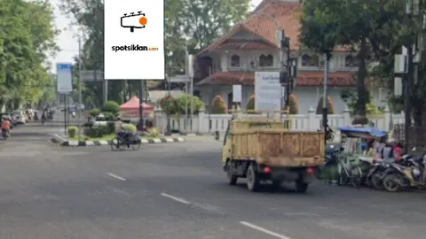 Baliho 6 × 4 m di Jl. Wr. Supratman (Alun-Alun Jetayu), Pekalongan, Jawa Tengah