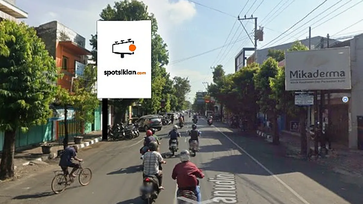 Baliho 6 × 4 m di Jl. Hasanudin (Dari Alun Alun Kota Pekalongan), Jawa Tengah