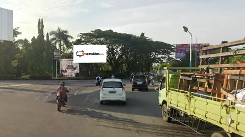 Billboard 5 × 10 m di Jl. Adonis Samad (Bundaran Burung) Palangkaraya, Kalimantan Tengah