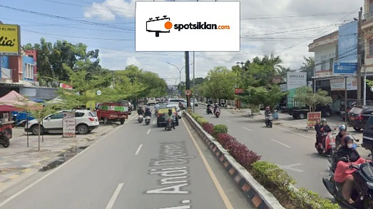 Billboard 5 × 10 m di Jl. Jend Sudirman (Arah GraPari, Telkomsel Palopo), Sulawesi Selatan