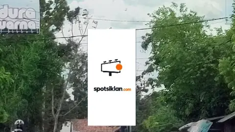 Billboard 4 × 8 m di Jl. Raya Sumenep-Pamekasan (Dari Alun-alun Kota Menuju Kota Sumenep), Jawa Timur