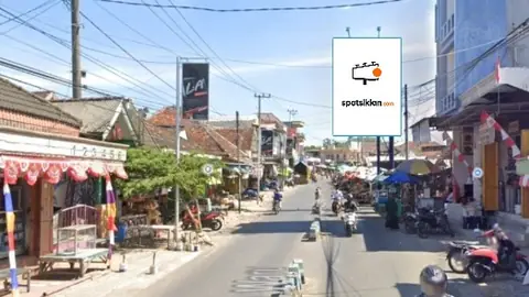 Baliho 4 × 6 m di Jl. Raya Waru (Dari Pasar Waru), Pamekasan, Jawa Timur