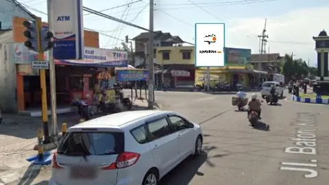 Baliho 6 × 4 m di Jl. Niken Gandini (Perempatan Pasar Pon Ponorogo), Jawa Timur