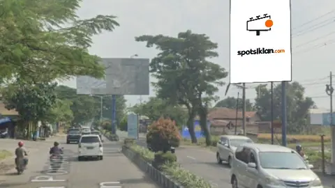 Baliho 6 × 4 m di Jl. Raya Ponorogo-Geger (Perempatan Terminal Seloaji Ponorogo), Jawa Timur