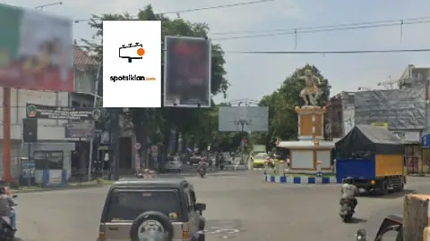 Baliho 6 × 4 m di Jl. MT Haryono (perempatan Tambak Bayan), Ponorogo, Jawa Timur