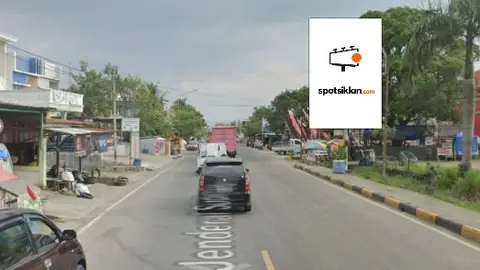 Baliho 4 × 6 m di Jl. J. Sudirman (Depan Wisma Putri Arah Dari Pinrang), Sulawesi Selatan