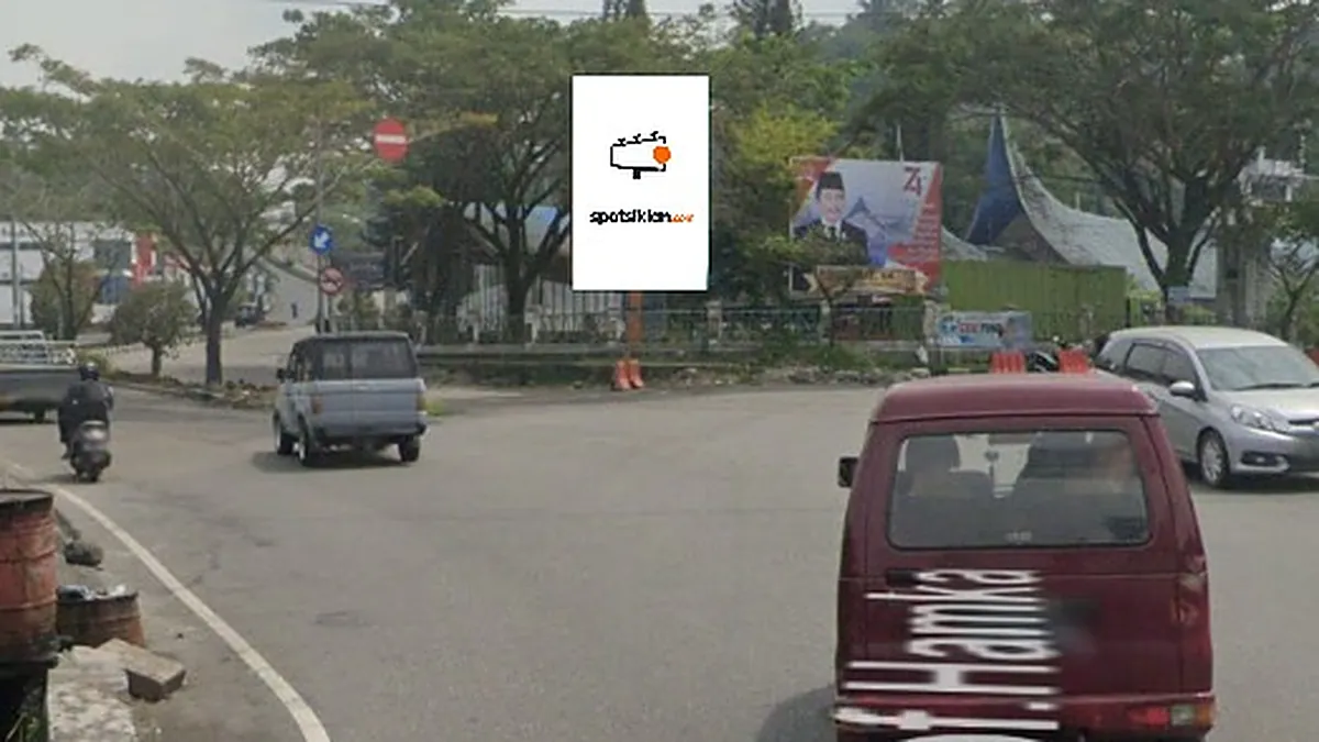Baliho 4 × 6 m di Jl. HK Kamarullah (Dari Kota Padang Panjang menuju Kota Bukittinggi), Sumatera Barat