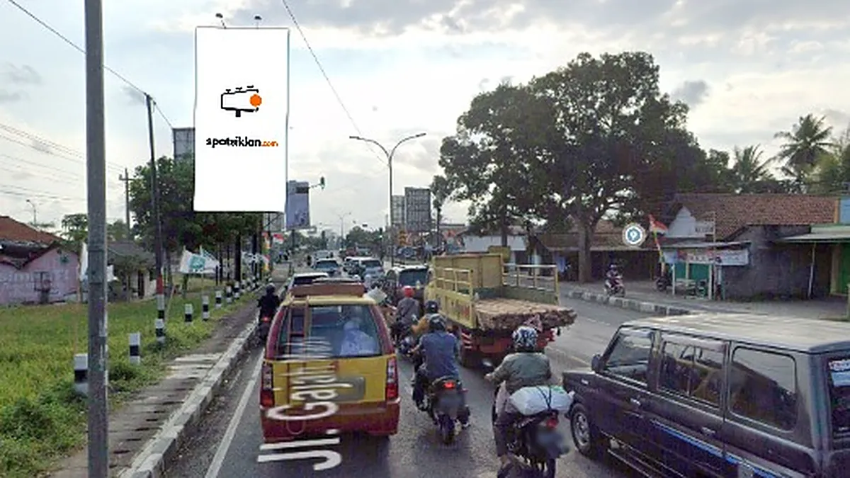 Billboard 10 × 5 m di Jl. Gajah Mada Km5 (Arah Terminal Kutoarjo), Purworejo, Jawa Tengah