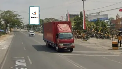 Billboard 10 × 5 m di Jl. Raya Pati-Kudus (Di sekitar Tugu Bandeng), Jawa Tengah