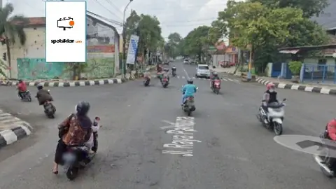 Baliho 6 × 4 m di Jl. Mh Thamrin (Menuju Alun-Alun Pati), Jawa Tengah