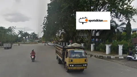 Billboard 4 × 8 m di Taman Alun alun Kapuas, Pontianak, Kalimantan Barat