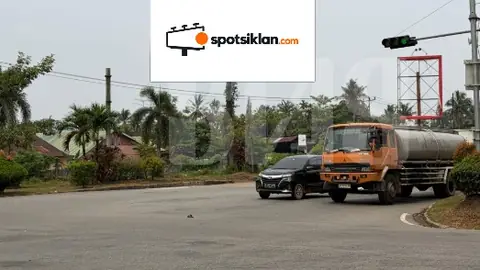 Billboard 5 × 10 m di Jl. Major Alianyang (Area Perempatan Jembatan Kapuas II), Kubu Raya, Kalimantan Barat