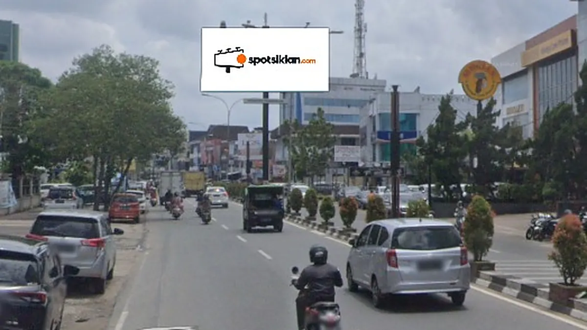 Billboard 4 × 8 m di Jl. Gajah Mada (Arah Pasar Flamboyan), Pontianak, Kalimantan Barat