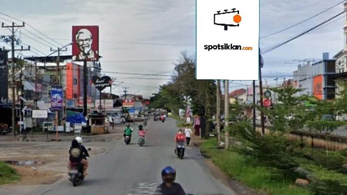 Baliho 6 × 4 m di Jl. Sungai Raya Dalam (area depan KFC Sungai Raya Dalam), Kubu Raya, Kalimantan Barat