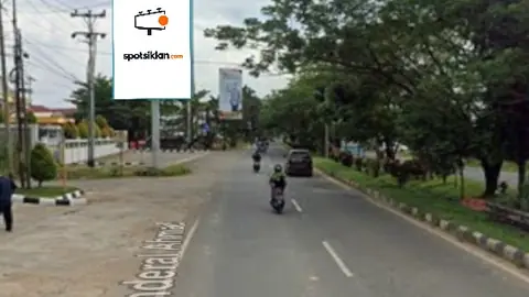 Baliho 4 × 6 m di Jl. Arteri Supadio (Depan BCA KCU Kubu Raya), Kalimantan Barat