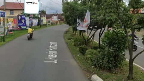 Baliho 4 × 6 m di Jl. Husein Hamzah (Area Depan MM Pink Mart), Pontianak, Kalimantan Barat