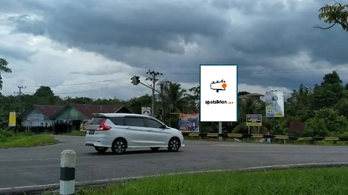 Baliho 6 × 4 m di Pertigaan Jl. Panunjung Tarung-Jl. Perintis, Pulang Pisau, Kalimantan Tengah
