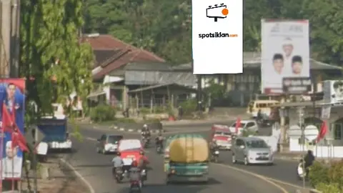 Billboard 5 × 10 m di Jl. Basuki Rahmat (Simpang Jl. Pramuka, Dari Sasak Beusi Purwakarta), Jawa Barat