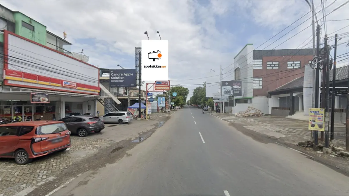 Billboard 4 × 6 m di Jl. Dr. Suharso depan Alfamart (Komplek GOR Satria), Purwokerto, Jawa Tengah