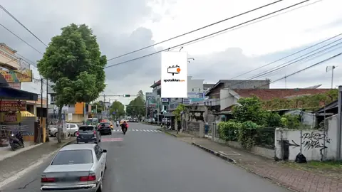 Billboard 4 × 8 m di Perempatan Jl. Gatot Subroto-Jl. Masjid, Purwokerto, Jawa Tengah